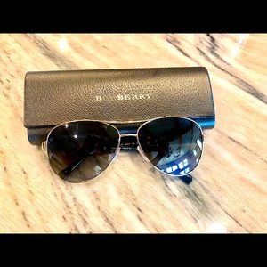 BURBERRY SUNGLASSES 🕶